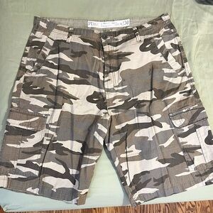 PD&C Men's Brown Camouflage Cargo Shorts